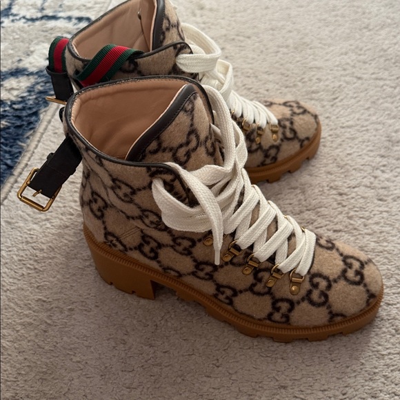 Gucci Women's Beige and Brown Lace-Up Boots - Picture 4 of 5